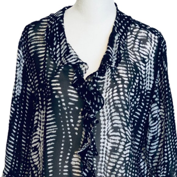 🌴 Chico’s Top - Size 2 - Picture 3 of 9